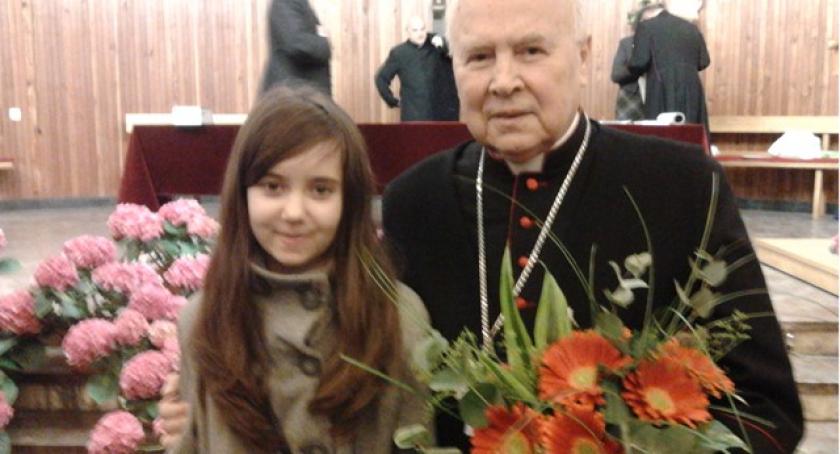 Zuzanna Żabińska z Biblią za pan brat