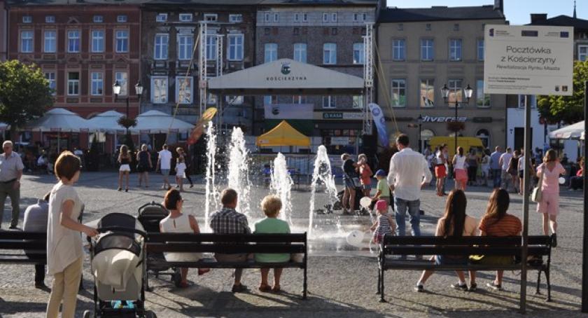 Kościerzyna. Infomatów brak, fontanna z usterkami. ... czyli sezon na rynku w pełni