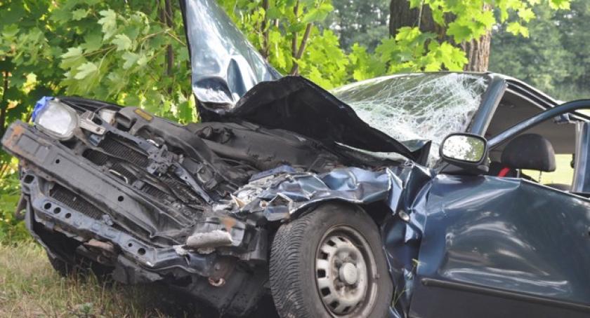 Stawiska. Hyundai zderzył się z kombajnem. Dwoje młodych ludzi w ciężkim stanie