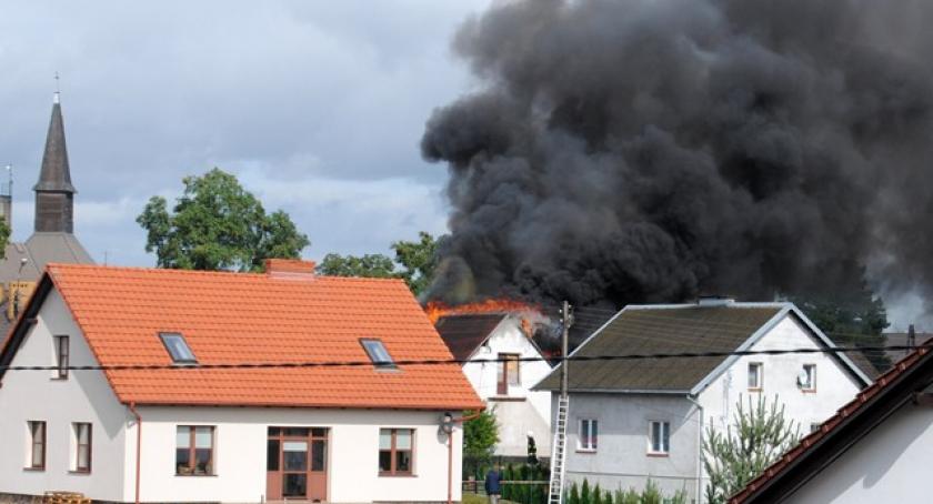 Wąglikowice. Wybuch gazu w domu jednorodzinnym. 44-latka poważnie poparzona