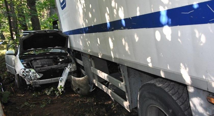Lipusz. Ciężarówka uderzyła w Toyotę Corollę