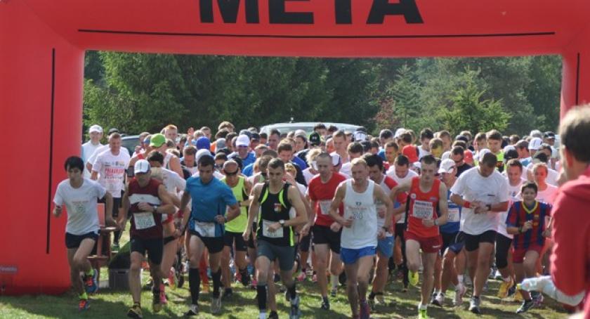 Wdzydze Kiszewskie. 161 biegaczy na starcie półmaratonu