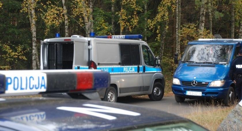 Sarnowy. Wypadek policyjnego konwoju - eskortowany przestępca zbiegł z miejsca zdarzenia