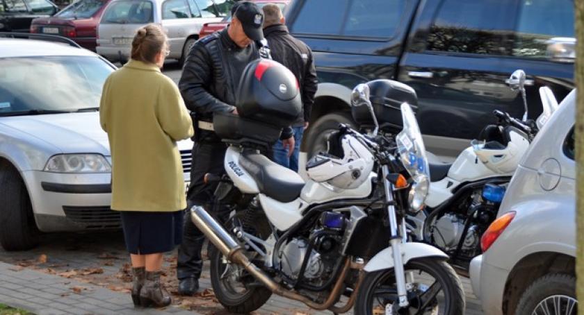 Kościerzyna. Policjanci kontrolowali pieszych - wystawili 26 mandatów