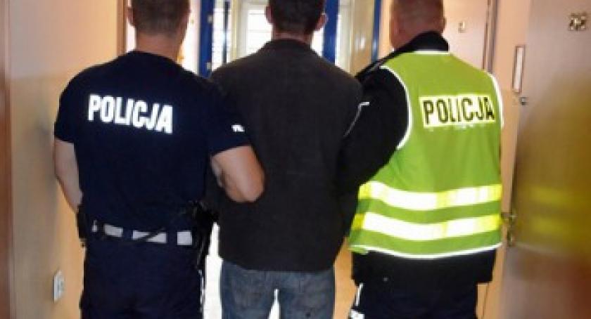 Korne. Pijany 31-latek uciekał przed policją - zatrzymał się na słupie