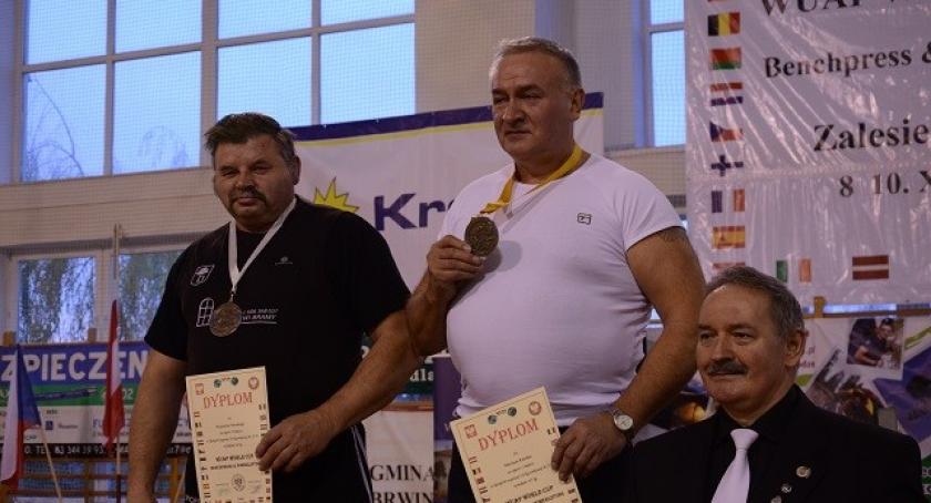 Marian Knuth mistrzem w wyciskaniu sztangi