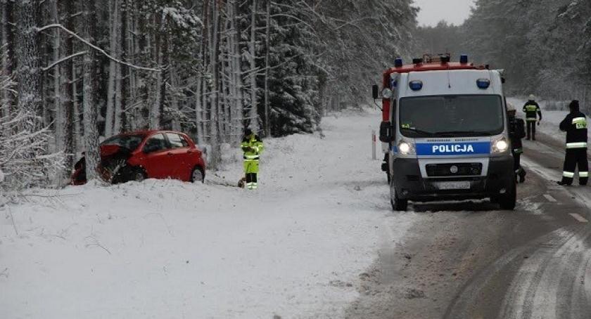 Korne. Toyota uderzyła w drzewo
