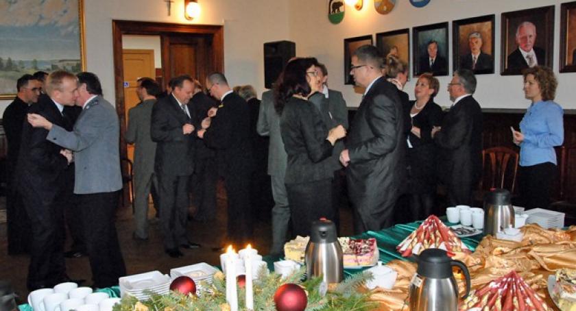 Powiat. Podzielili się opłatkiem i złożyli sobie życzenia 