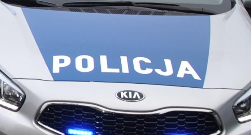Rajd po Kościerzynie z 2,5 promilem zakończony na drzewie