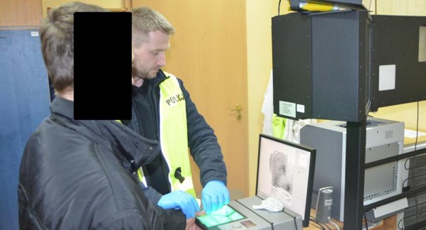 Kościerzyna. Policjanci ujęli złodziei laptopa i komórki