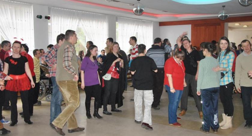Bal karnawałowy sprawnych inaczej
