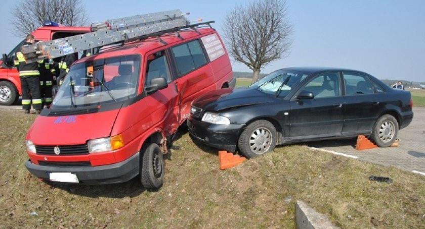 Korne. Zderzenie busa z audi - cztery osoby poszkodowane