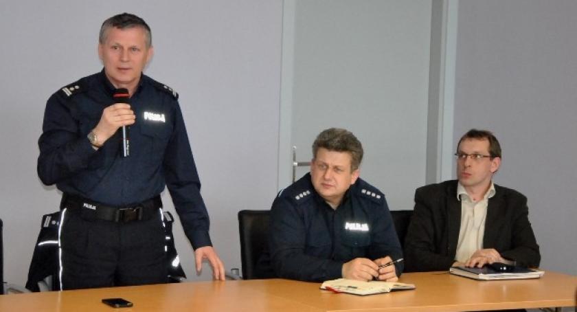 O przemocy wśród nieletnich i ich życiu w sieci