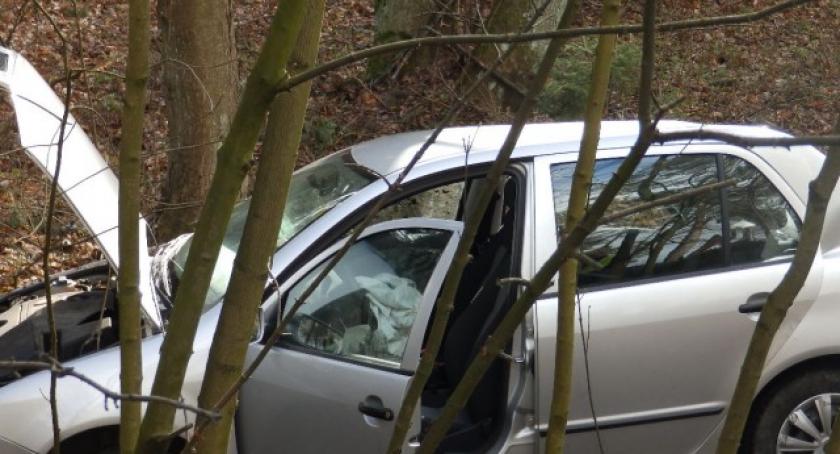 Kościerzyna-Sarnowy. Skoda uderzyła w busa - jedna osoba poszkodowana