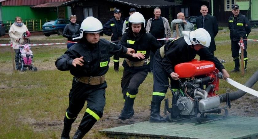 Garczyn. Piknik strażacki z rywalizacją druhów w tle. Druhowie z Łubiany najlepsi