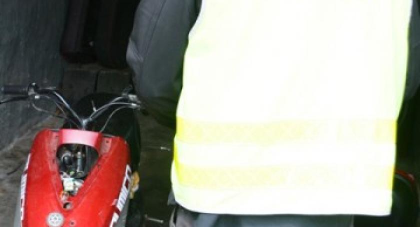 Kościerzyna. Policjanci odzyskali skradziony motorower. 16-letniego złodzieja zarejestrowały kamery