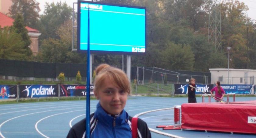 Nikola Wojaczek mistrzynią Pomorza w rzucie oszczepem. Pięć medali dla kościerskich uczniów