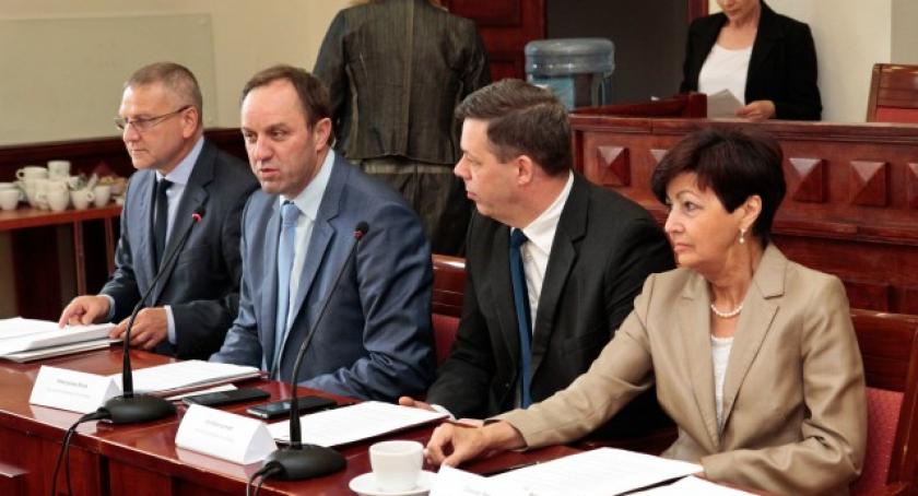Pomorscy samorządowcy biją na alarm - zbyt niska jakość kształcenia w naszych szkołach!