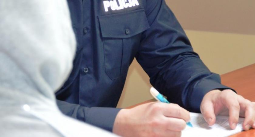 Kościerzyna. 37-latek zniszczył ławkę pod okiem kamer