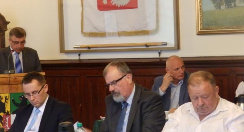 Bezpieczeństwo kierowców zagrożone? Brakuje pieniędzy na remonty dróg