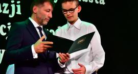 Kościerzyna. Stypendia dla najlepszych uczniów i nagrody dla nauczycieli