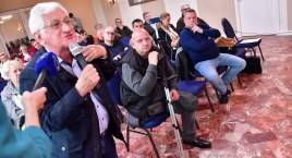Parlamentarzyści KO w Kościerzynie. Mówili o fałszowaniu wyborów, kryzysie i zarobkach nauczycieli