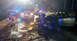 Nowa Karczma. Dachował mazdą i uderzył w drzewo - był pijany