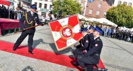 Kościerscy strażacy otrzymali sztandary. Do OSP i PSP trafiły też nowe wozy bojowe
