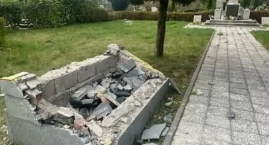 Akt wandalizmu na kościerskim cmentarzu. Zniszczono płytę upamiętniającą żołnierzy Armii Czerwonej