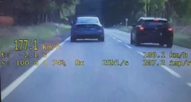 Szalona jazda na DK20. Porsche gnało jak na torze wyścigowym