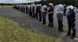 Potężne siły policji na lotnisku w Borsku!