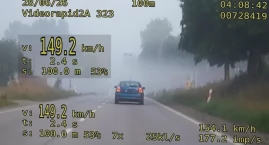 Wyprzedziła radiowóz i pomknęła 149 km/h. Drogo zapłaciła!