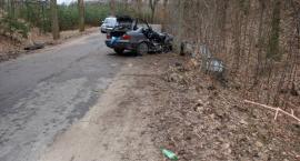 Kobyle - Góra. BMW rozbiło się na drzewie - trzy oso&hellip;