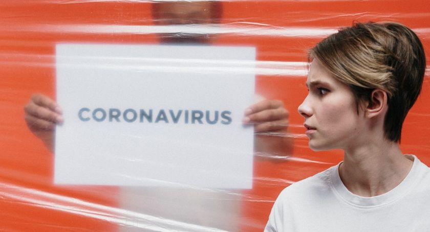 Koronawirus w Beskidach: Zmarł jeden z mieszkańców Żywca. W regionie jest coraz więcej ozdrowieńców