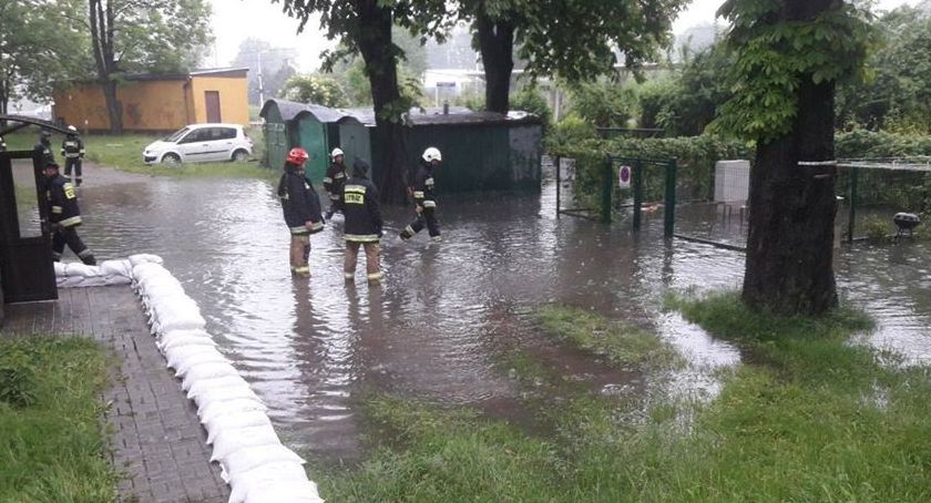 Pogotowie przeciwpowodziowe w powiecie bielskim. Stany ostrzegawcze rzek w całym regionie