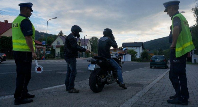 Pięciu motocrossowców bez tablic rejestracyjnych i uprawnień zatrzymanych w Szczyrku