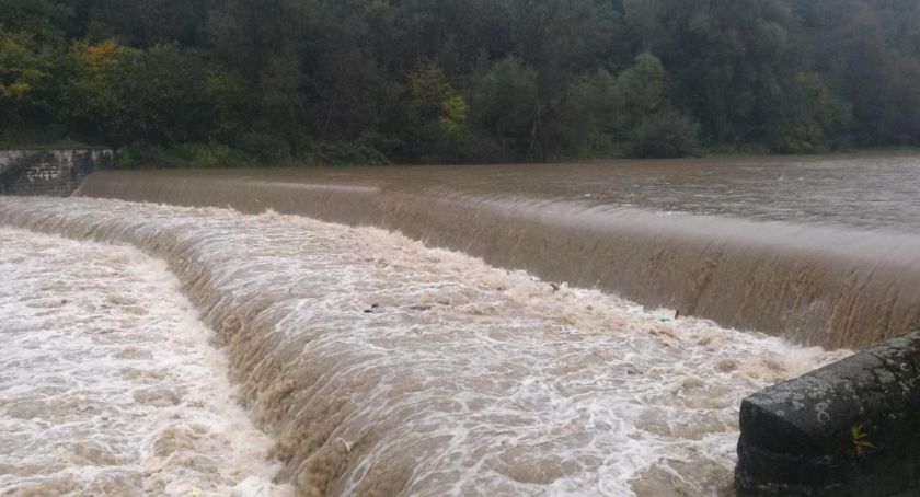 Ciągle pada. Kolejne ostrzeżenie służb meteo dla naszego regionu. Kiedy przestanie padać?