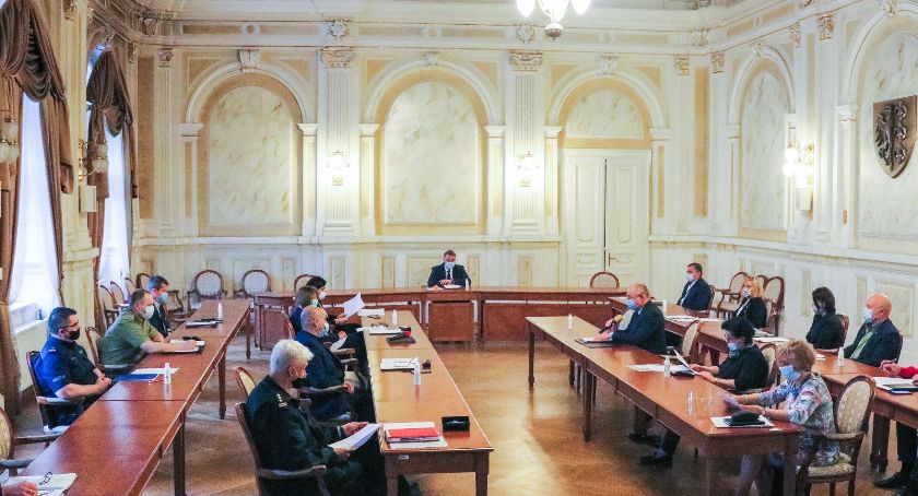 Koronawirus tematem spotkania w bielskim ratuszu