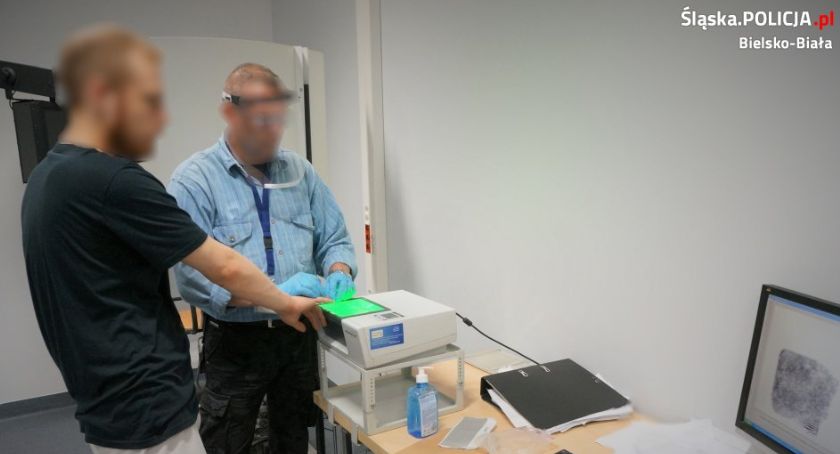 Chuligan zdemolował dwa autobusy i samochód
