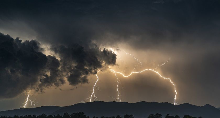 Groźne zjawiska pogodowe w Beskidach. Alert RCB