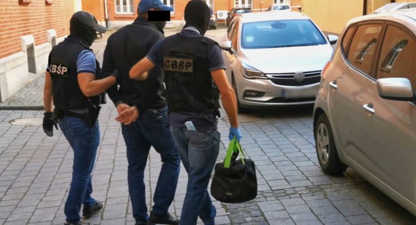 Akcja CBŚ w Bielsku-Białej i województwie śląskim. Pieniądze ukryte w pralce