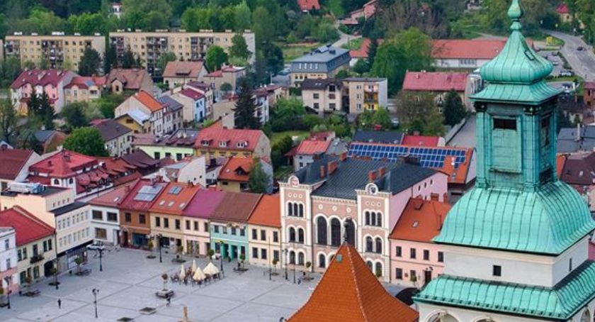Koronawirus w żywieckim ratuszu! 4 wydziały poddane kwarantannie