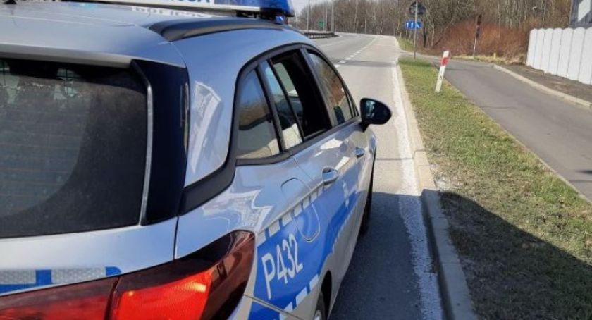 Wypadek w Czańcu. Kierowca uciekł pozostawiając 2 letnie dziecko w samochodzie