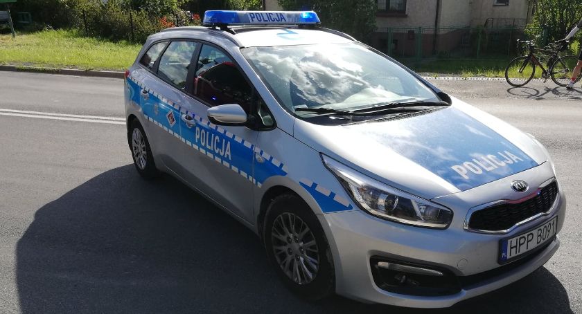 Popchnął rowerzystkę pod auto. Policja szuka świadków dwóch zdarzeń!