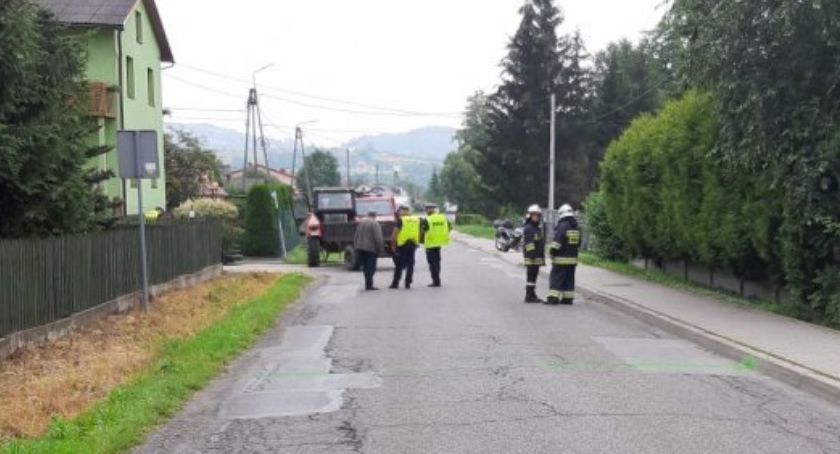 Motocyklista zginął pod kołami traktora