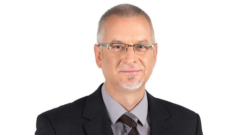 Janusz Okrzesik ma koronawirusa. Co z jego współpracownikami?