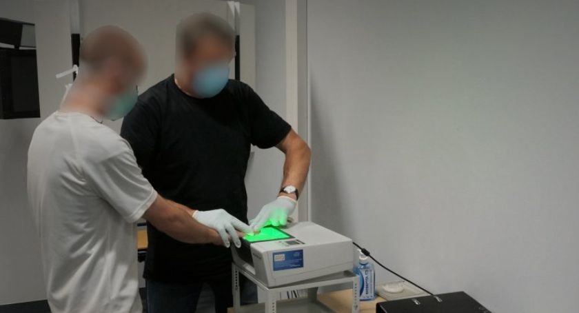 Ukradł 6 piw i kopnął w głowę ochroniarza | Policja zatrzymała poszukiwanego FILM
