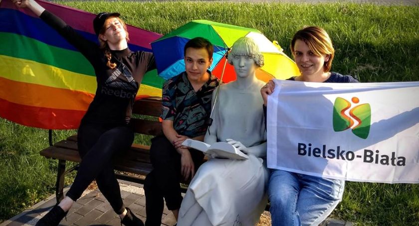 Tęczowa akcja pomnikowa również w Bielsku-Białej