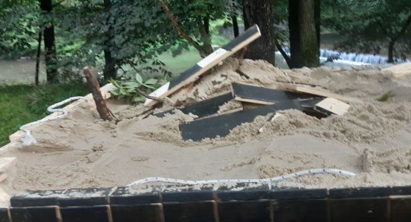 Bezrozumna dewastacja instalacji artystycznej w Cieszynie