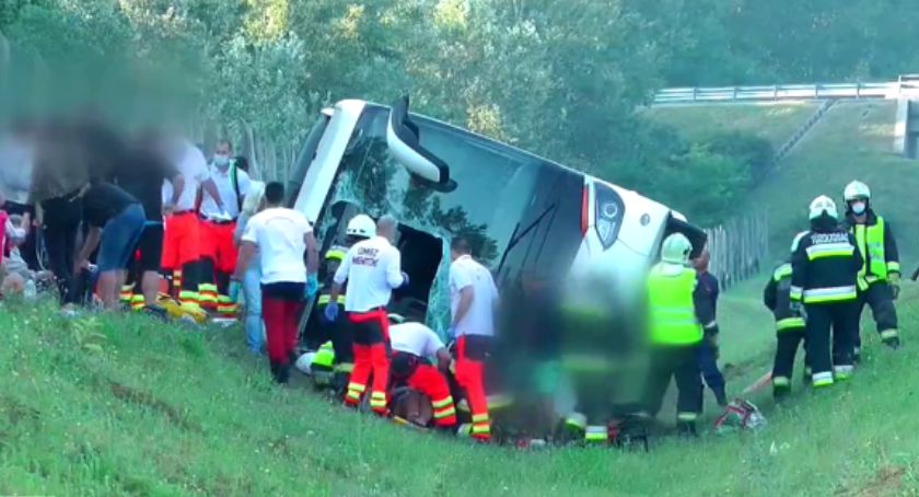 Wypadek autokaru z Bielska-Białej na Węgrzech. Jedna osoba nie żyje 